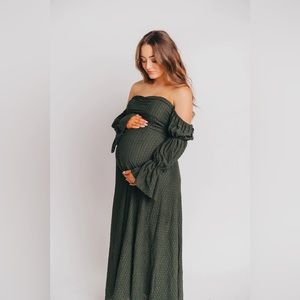 WORTH COLLECTIVE
Corrine Tiered Sleeve Maxi Dress with Pockets in Hunter Green